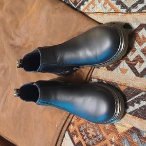Doc Marten airwave boots